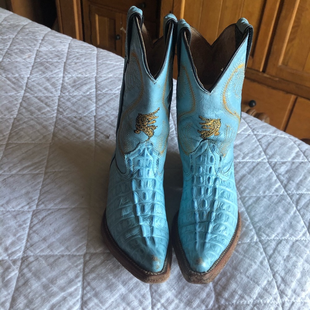 Baby blue crocodile western cowboy boots